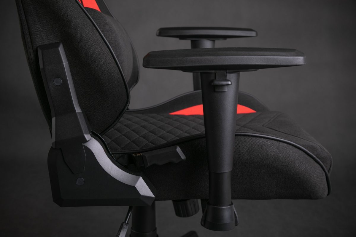 Тканинне крісло SENSE7 Spellcaster чорно-червоне: Комфорт і стиль для геймерів - Зображення 8