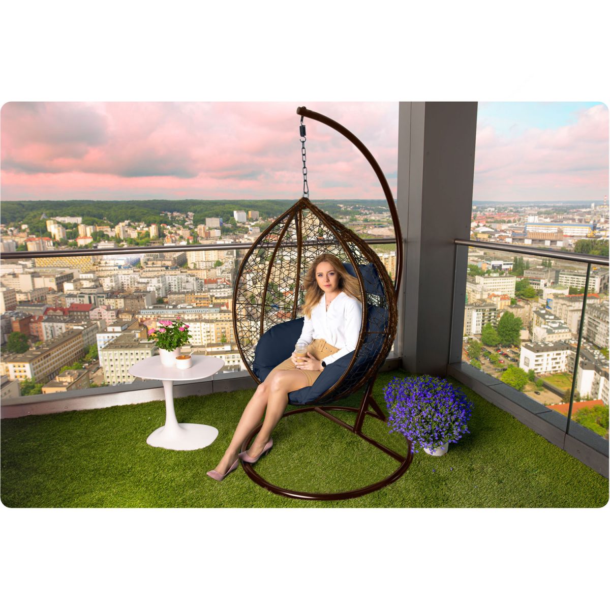 Крісло садове підвісне кокон Hawana коричневе + темно-сині подушки Sofotel - Модний акцент для саду - Зображення 4