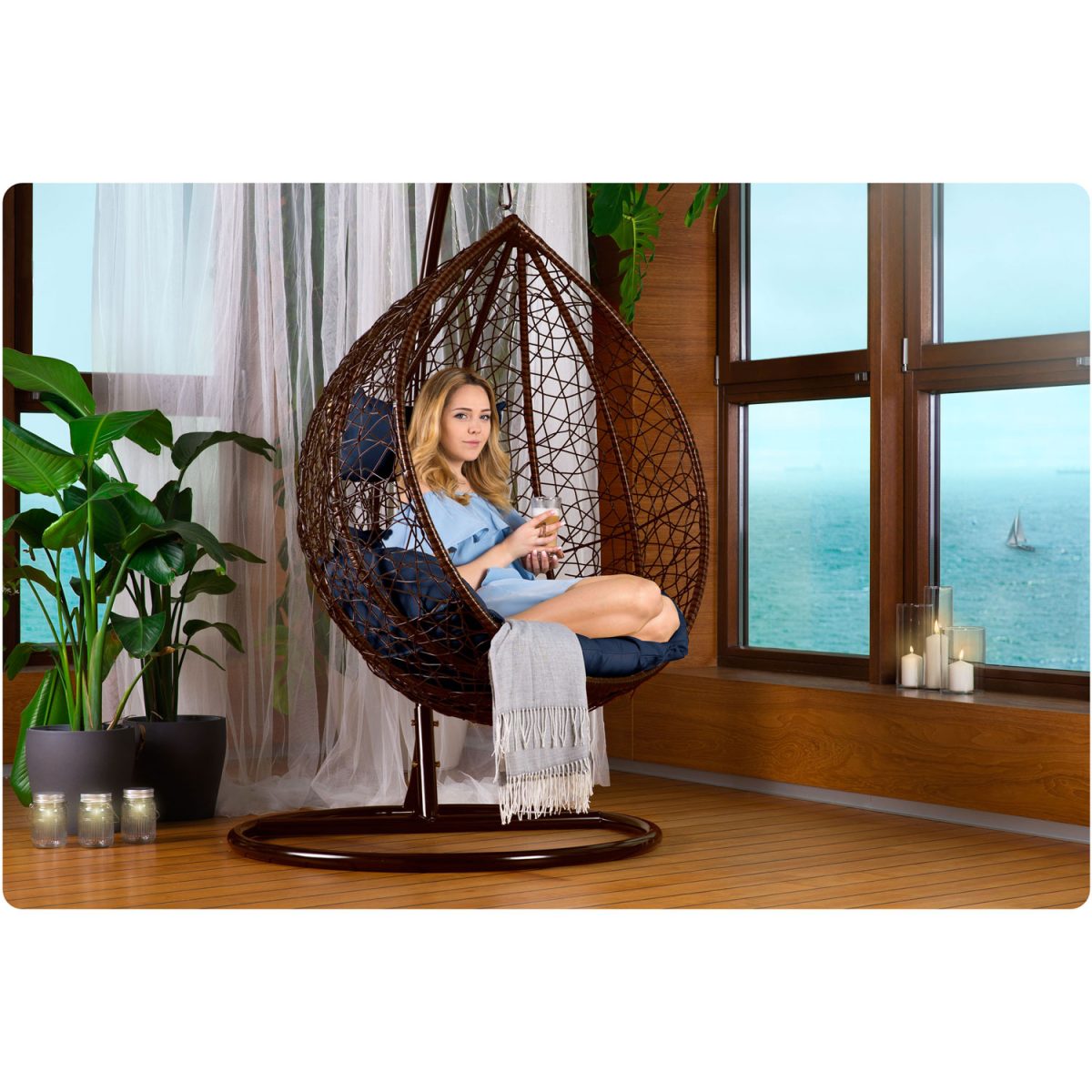 Крісло садове підвісне кокон Hawana коричневе + темно-сині подушки Sofotel - Модний акцент для саду - Зображення 6