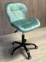 Офісне крісло Lugano м'ятне на чорній ніжці Зручність та елегантний дизайн - Зображення 4