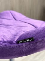 Поворотне крісло Lugano фіолетовий з чорною ніжкою Комфорт і стиль у кожному русі - Зображення 5