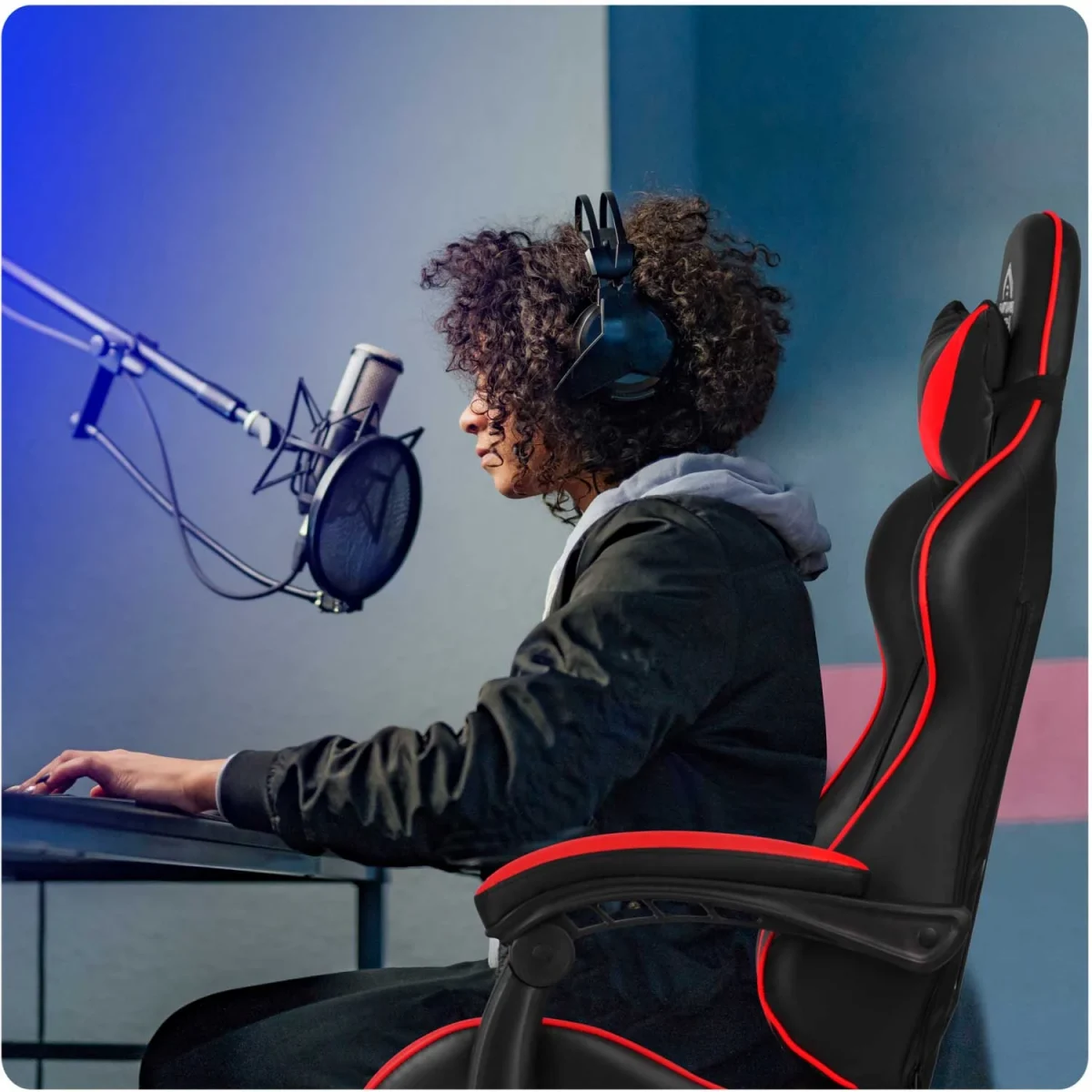 fotel-biurowy-dla-gracza-sofo_17778 Офісне геймерське крісло Sofotel Cerber чорно-червоне для продуктивної гри - Зображення 7