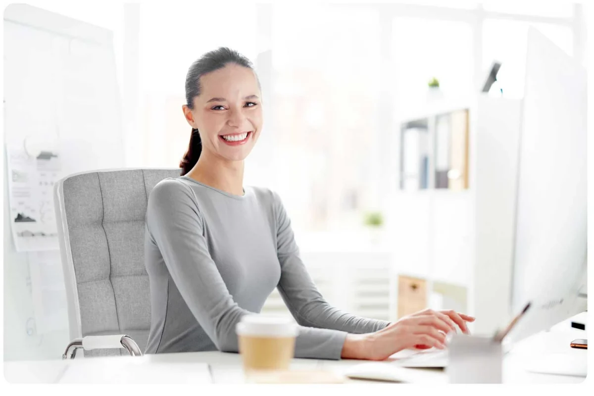 Стильне офісне крісло Benton сіро-біле для робочого простору - Зображення 4