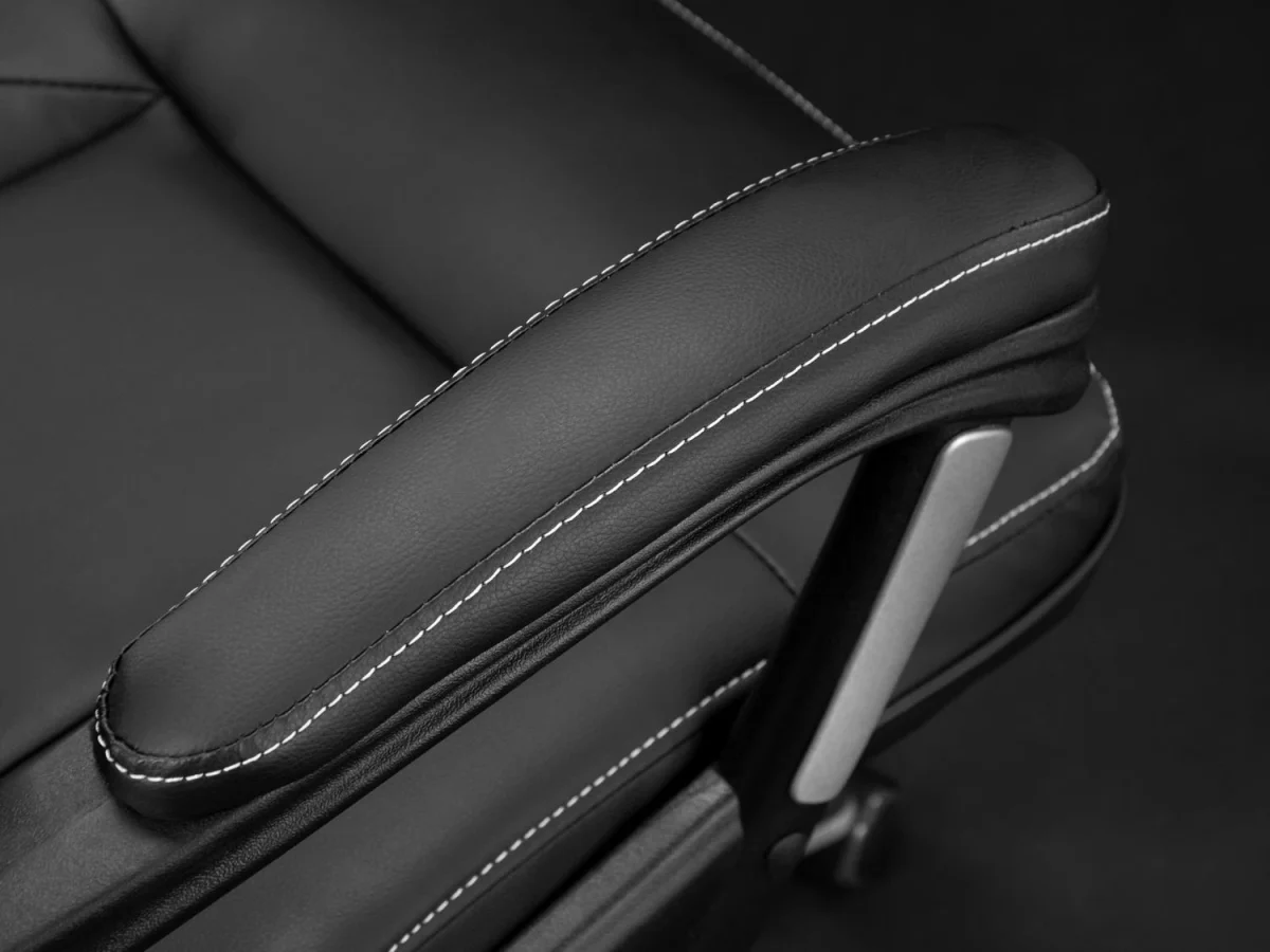 Шкіряне офісне крісло Sofotel EG-222 чорне для стильного офісу - Зображення 5