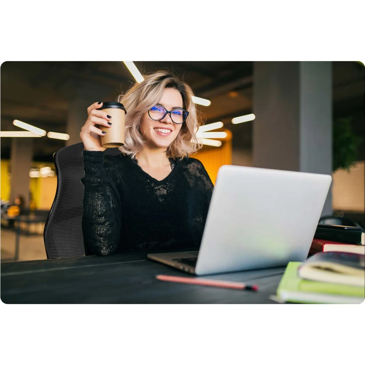 Офісне крісло Sofotel Labi з мікросітки чорне для комфорту - Зображення 10