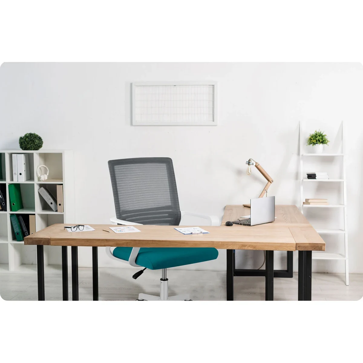 Сучасне офісне крісло з мікросітки Sofatel Corta сіро-бірюзове - Зображення 8