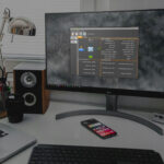 Гібридний інвертор GREEN CELL 2000VA 1000W 12V MPPT INVSOL01 Автономний гібридний інвертор GREEN CELL 2000VA 1000W 12V MPPT INVSOL01 — це сучасне рішення для стабільного електроживлення в умовах відсутності централізованої мережі. Цей сонячний інвертор ідеально підходить для кемпінгу, автодомів, дач, приватних будинків та off-grid сонячних електростанцій, забезпечуючи ефективне перетворення енергії з сонячних панелей. Що таке гібридний сонячний інвертор Green Cell MPPT Гібридний сонячний інвертор GREEN CELL 2000VA 1000W 12V MPPT INVSOL01 поєднує в одному корпусі інвертор 230В, MPPT контролер заряду та зарядний пристрій для акумуляторів. Така багатофункціональна конструкція забезпечує максимальну ефективність роботи сонячної електростанції та стабільне живлення підключених пристроїв, роблячи його ідеальним для автономних систем. Основні функції гібридного інвертора GREEN CELL Перетворення 12V DC у 230V AC з чистою синусоїдою для безпечного використання з чутливою електронікою. Інтелектуальний MPPT контролер для ефективного заряду від сонячних панелей. Зарядка акумуляторів від сонячної енергії з максимальним ККД. Автономна робота без підключення до мережі, з автоматичним виявленням частоти 50/60 Гц. MPPT контролер заряду — максимум енергії від сонця Вбудований MPPT контролер (Maximum Power Point Tracking) у гібридному інверторі GREEN CELL 2000VA 1000W 12V автоматично оптимізує роботу сонячних панелей, підвищуючи ефективність генерації енергії до 30% порівняно з PWM контролерами. Діапазон напруги MPPT від 15 до 60 В дозволяє гнучко конфігурувати сонячні панелі, а максимальний струм заряду 60 А забезпечує швидку зарядку акумуляторів. Максимальна потужність PV становить 625 Вт. Переваги гібридного інвертора GREEN CELL 2000VA 1000W 12V MPPT Чиста синусоїда для безпечного живлення чутливих пристроїв. Безперервна потужність 1000 Вт та пікова 2000 Вт для надійної роботи. Високий ККД інвертора до 93%, що економить енергію. Ідеальний для кемперів, автодомів, дач та автономних будинків. Компактні розміри 320 × 224 × 97 мм та міцний корпус вагою 7,4 кг. Гарантія виробника 1 рік для впевненості в якості. Інтуїтивне керування та моніторинг сонячного інвертора Гібридний інвертор GREEN CELL оснащений багатофункціональним LCD-дисплеєм, який відображає в реальному часі напругу, потужність, стан акумулятора та роботу MPPT контролера. Меню налаштувань дозволяє адаптувати пристрій під конкретну сонячну систему. Доступне програмне забезпечення для розширеного моніторингу та контролю параметрів через ПК або мобільні пристрої. Покращена безпека та захист в автономному інверторі Захист від перенапруги та короткого замикання. Захист акумулятора від перезаряду та глибокого розряду. Захист від зворотної полярності для безпечного підключення. Контроль робочої температури для запобігання перегріву. Моніторинг напруги сонячних панелей для оптимальної роботи. Технічні характеристики гібридного інвертора GREEN CELL 2000VA 1000W 12V MPPT Параметр Значення Бренд Green Cell Модель INVSOL01 Тип Фотоелектричний гібридний інвертор Потужність (безперервна) 1000 Вт Пікова потужність 2000 Вт Напруга акумулятора 12 В Вихідна напруга 230 В AC Форма хвилі Чиста синусоїда MPPT діапазон 15 – 60 В DC Максимальна потужність PV 625 Вт Максимальний струм заряду 60 А ККД 90 – 93% Розміри 320 × 224 × 97 мм Вага 7,4 кг Вихідна частота 50/60 Гц (автоматичне виявлення) EAN (GTIN) 5907813966484 Гарантія 1 рік Комплектація автономного сонячного інвертора Гібридний сонячний інвертор Green Cell 12V / 230V 1000W MPPT. Інструкція користувача з детальними вказівками по встановленню та експлуатації. Ідеальне рішення для автономного живлення з гібридним інвертором GREEN CELL Гібридний інвертор GREEN CELL 2000VA 1000W 12V MPPT INVSOL01 — це надійне, економічне та екологічне рішення для автономного електроживлення. Він забезпечує незалежність від мережі, ефективне використання сонячної енергії та захист обладнання, роблячи його оптимальним вибором для кемпінгу, автодомів або приватних будинків з off-grid системами.